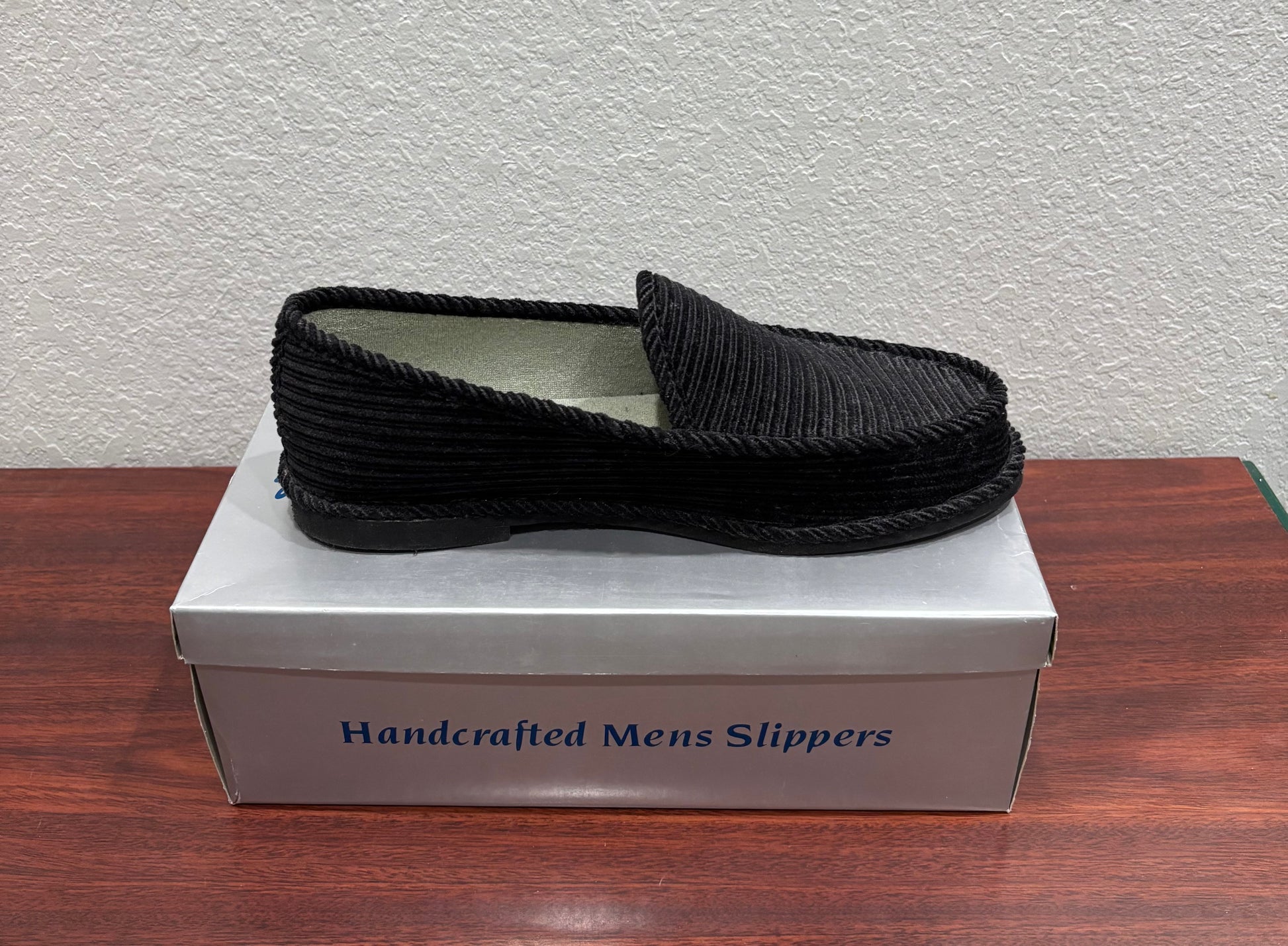 Slippers International Black 3710